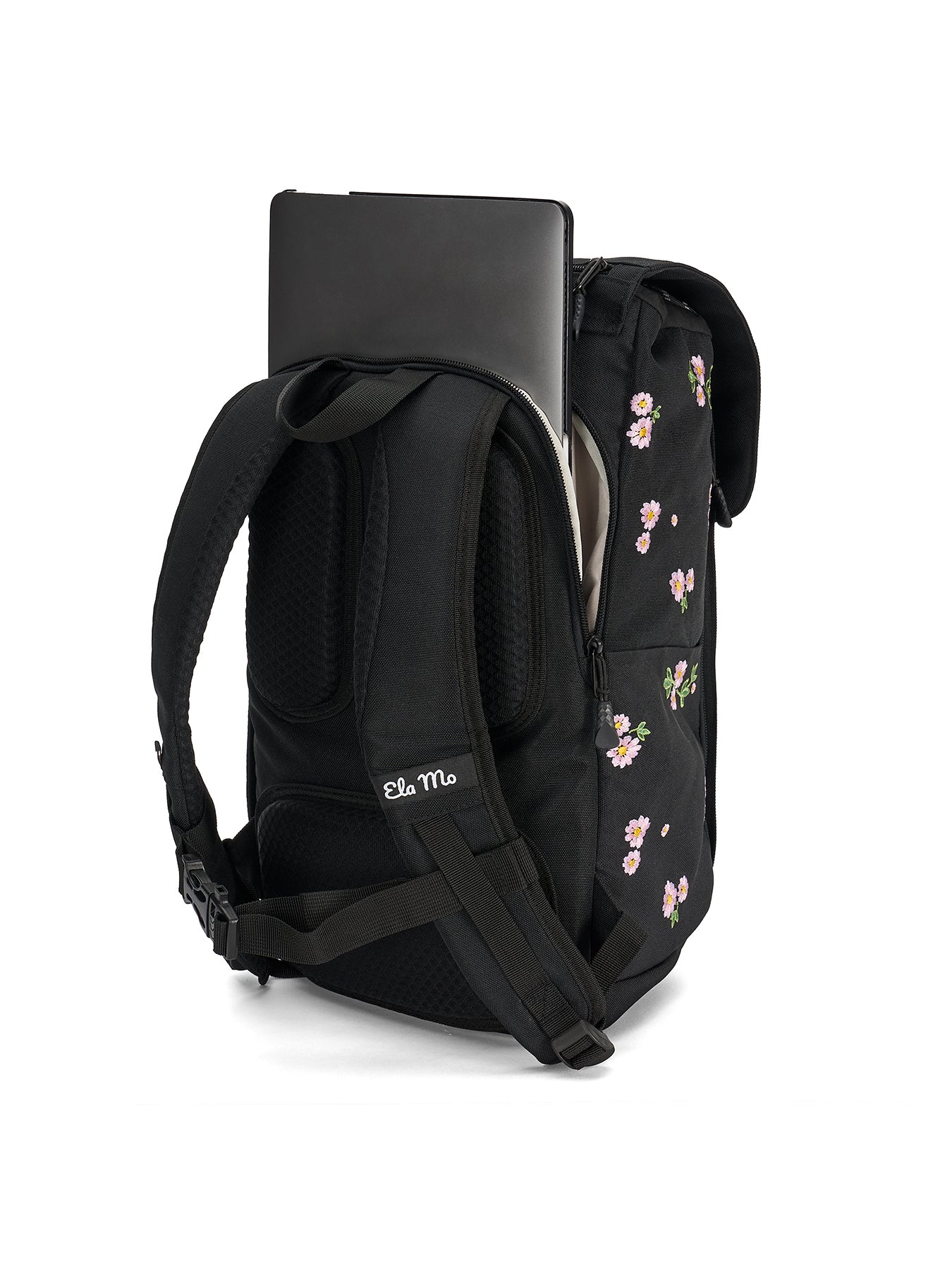 Ela Mo™ Everywhere Daypack | Embroidery Edition Upsy Daisy. Schwarz geblümter Rucksack mit separatem Laptopfach.