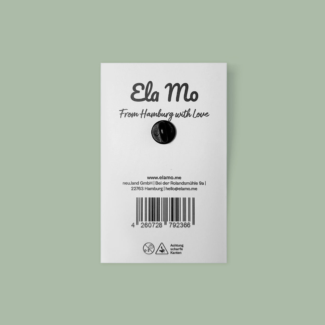 Ela Mo™ Pin für Rucksäcke - Berlin | Auf hellgrünem Hintergrund