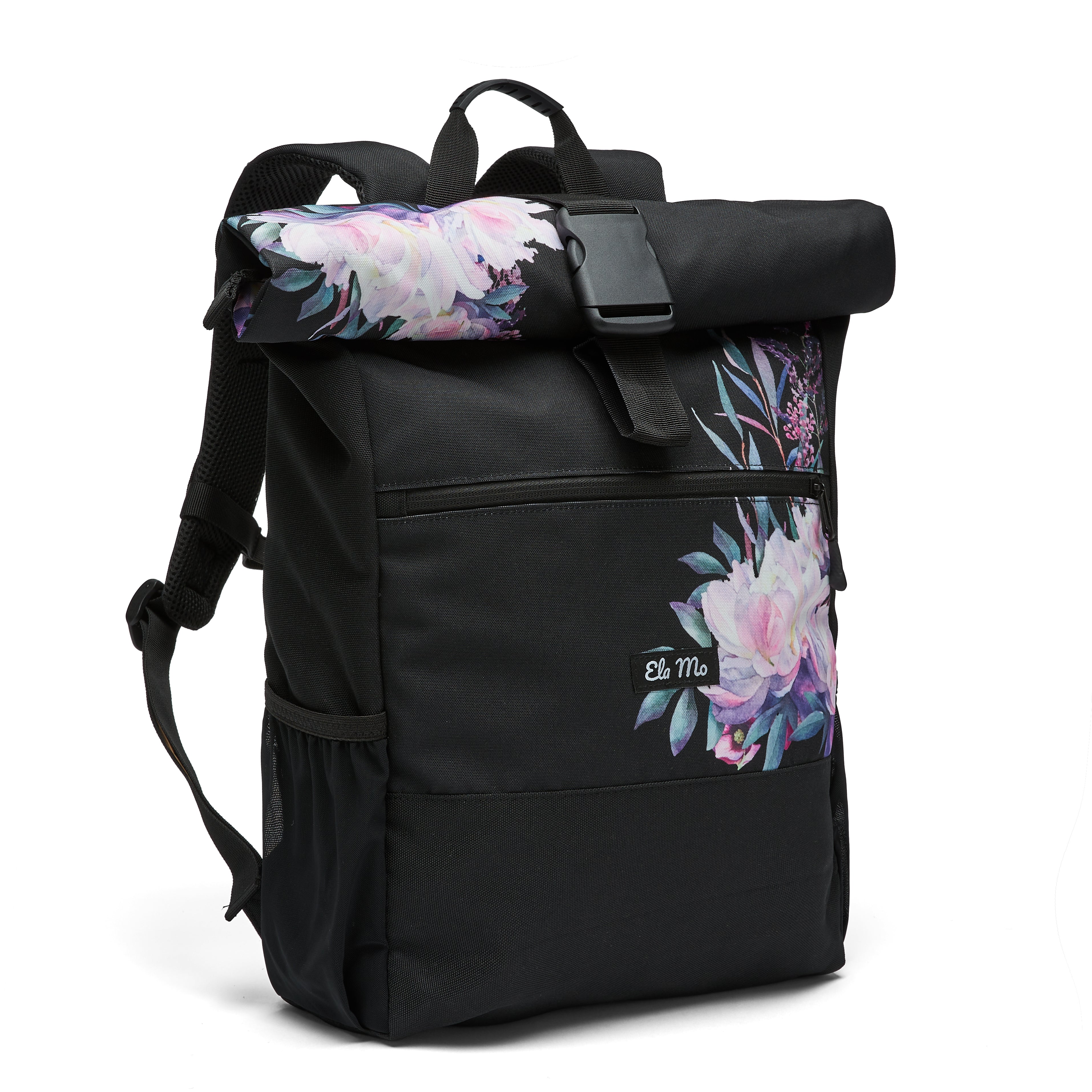 Ela Mo™ Rolltop Rucksack | Beauty in Darkness. Rucksack mit Verschlussclip und Herstellerlogo vorne