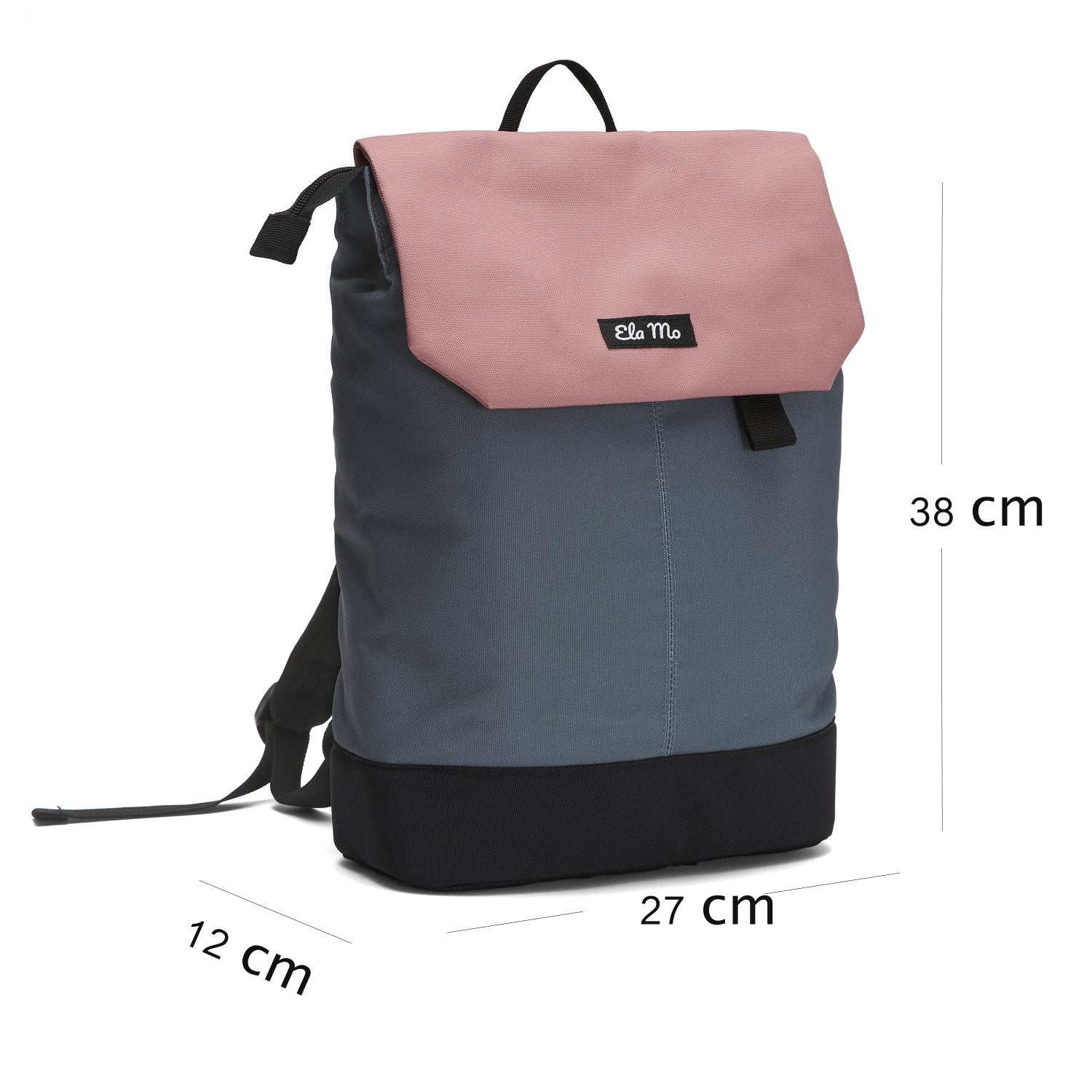Ela Mo™ Daypack Rucksack | Salmon. Seitliche Ansicht des Rucksacks mit Herstellerlogo auf weißem Hintergrund.