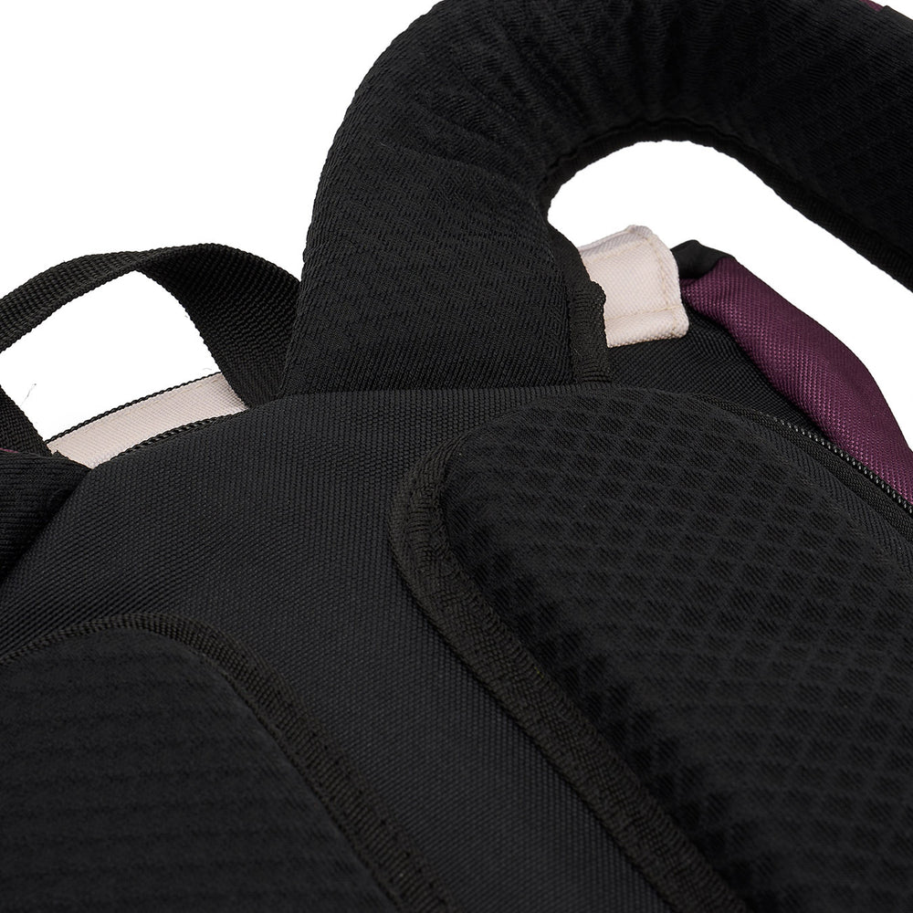 Ela Mo™ Everywhere Daypack | Grape. Verstärktes Rückenpolster des Rucksacks für optimalen Tragekomfort.