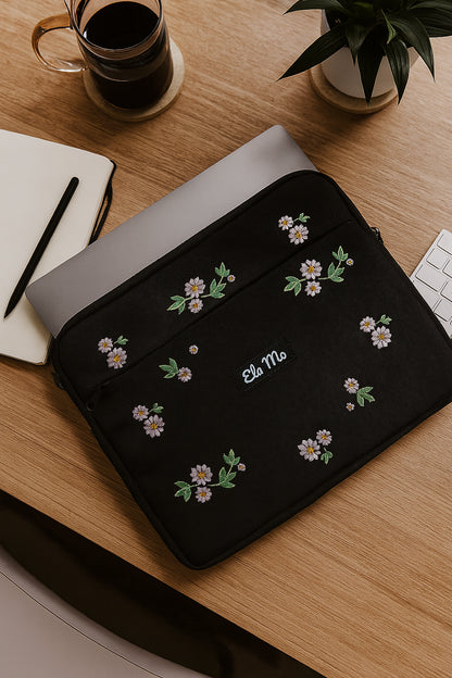 Ela Mo™ Laptop Pouch 14 Zoll | Embroidery Edition Upsy Daisy