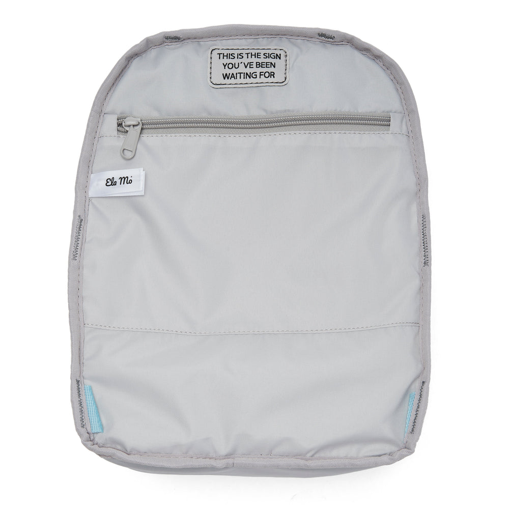 Ela Mo™ Mini Rucksack | Summer Meadows. Grauer Innenbereich des Rucksacks mit Innenfach und Reißverschluss.