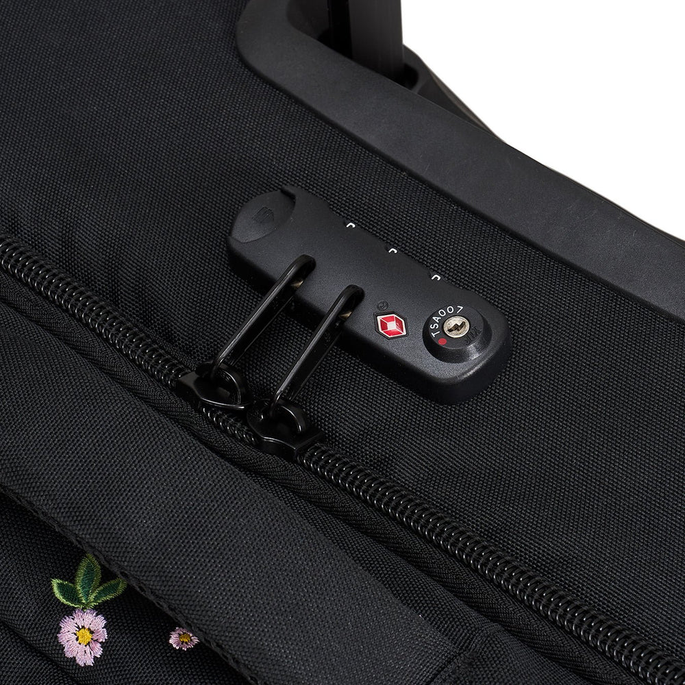 Ela Mo™ Reisetasche mit Rollen 42 Liter | Embroidery Edition Upsy Daisy. TSA-Zahlenschloss der Tasche für mehr Sicherheit.