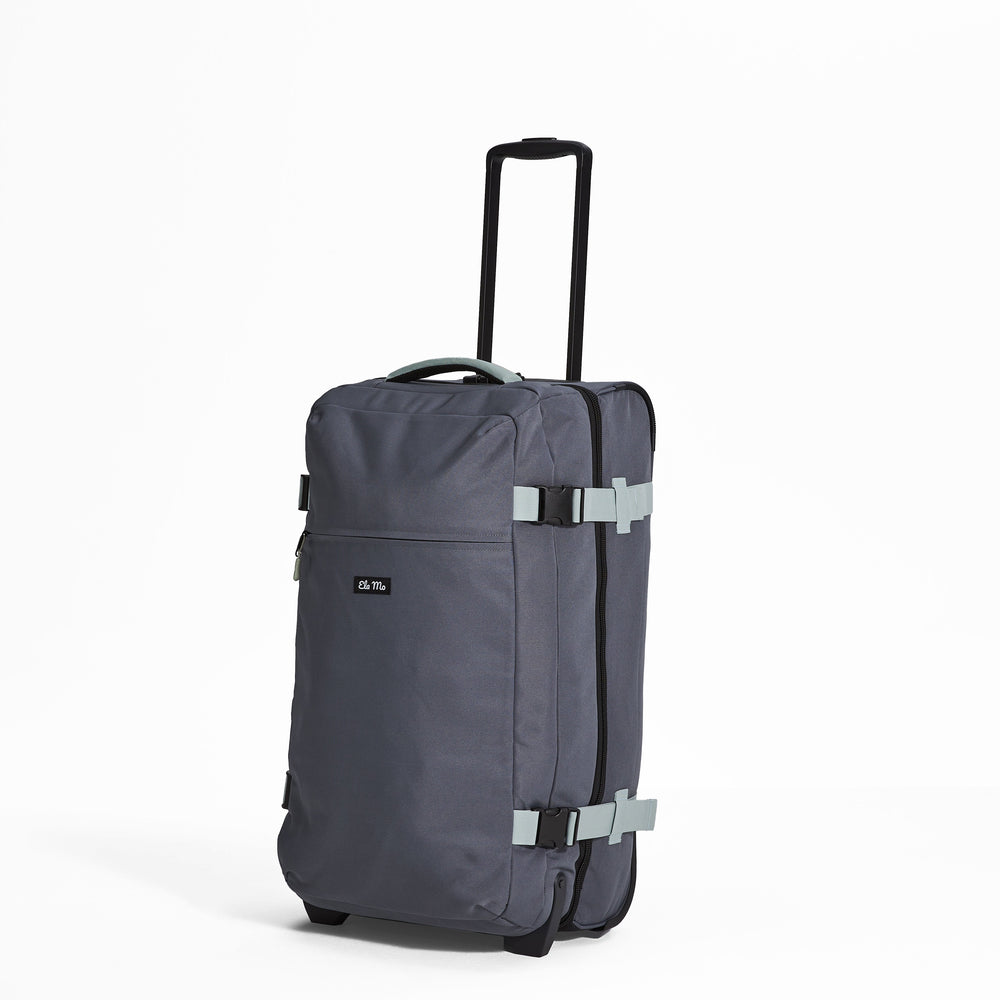 Ela Mo™ Reisetasche mit Rollen 78 Liter | Darkgrey Mint. Reisetasche mit Reißverschluss-Außenfach auf weißem Hintergrund.