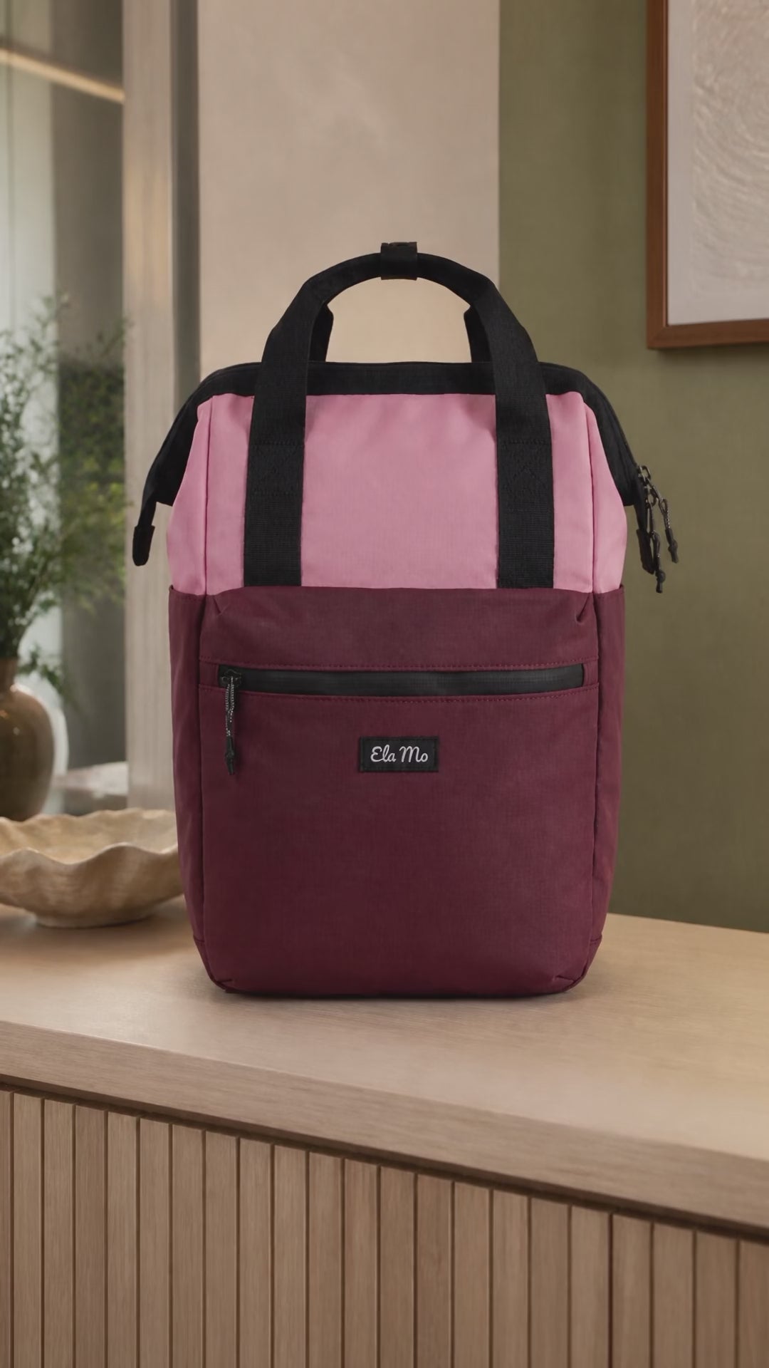 Ela Mo Topload Rucksack Coated Edition Dark Berry – Produktvideo