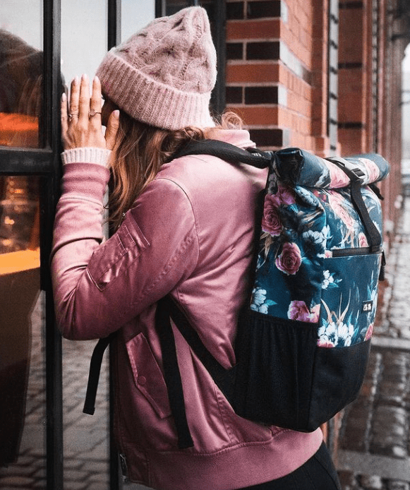 Ela Mo™ Rolltop Rucksack Blumen – Romantisch, Nachhaltig