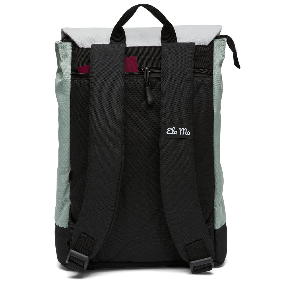 Ela Mo™ Daypack Rucksack | Mintgrey. Die Rückseite des Rucksacks mit Schulterriemen und kleinem Außenfach.